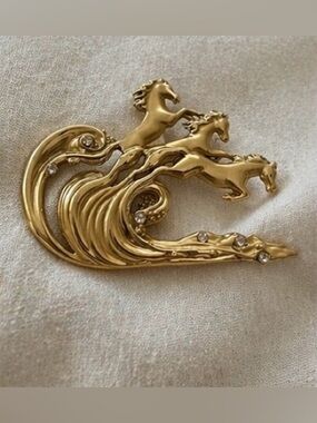 Vintage AJC Gold Tone Horse Brooch Rhinestone Figural Pin Equestrian